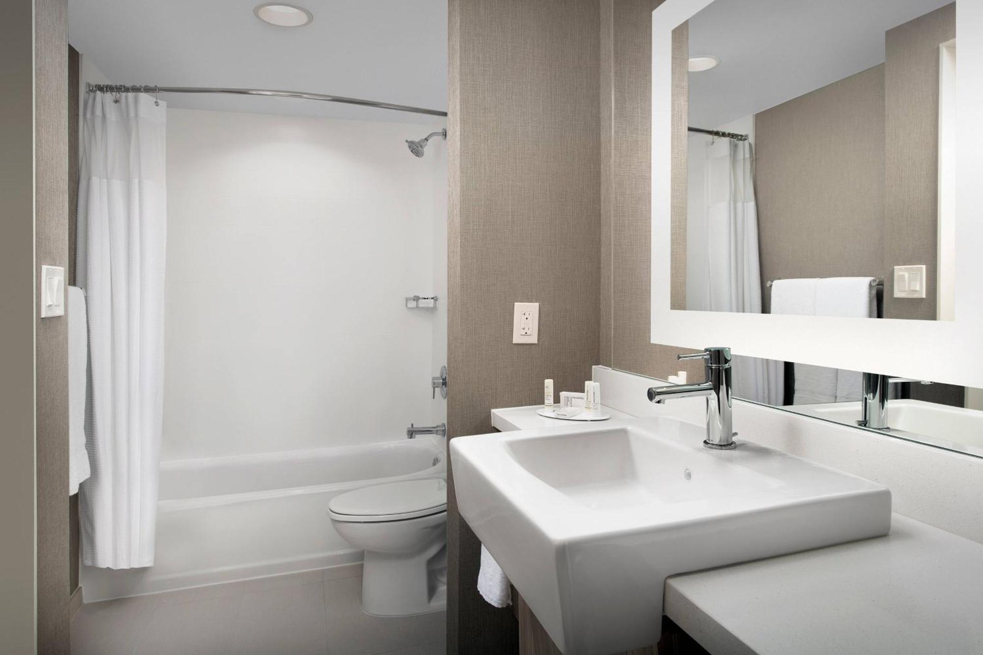 Springhill Suites By Marriott Atlanta Perimeter Center Sandy Springs Exterior photo
